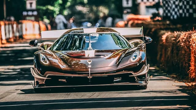 Koenigsegg's New Hypercar Broke a Goodwood Speed Record