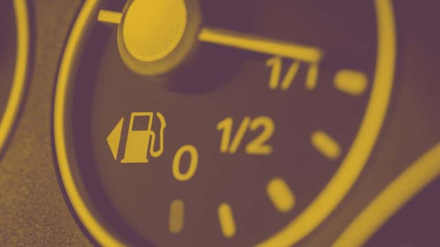 What That Little Arrow Next To The Fuel Gauge Actually Means