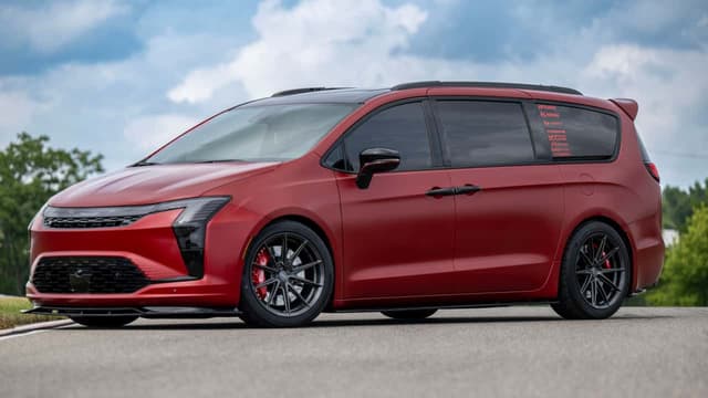 You Won’t Recognize These Two Chrysler Pacifica Minivans